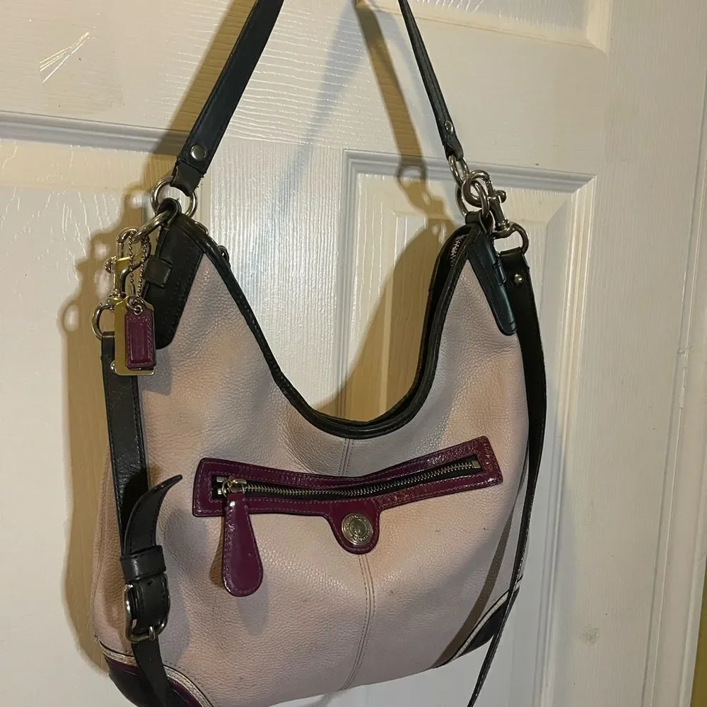 Coach Pebbled Leather Beige shoulder/Hobo Bag navy blue & burgundy straps & trim